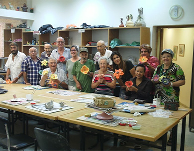 אוצרות קהילתית: פורחים בגיל