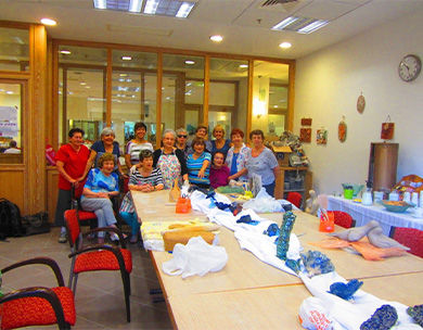 אוצרות קהילתית: פורחים בגיל